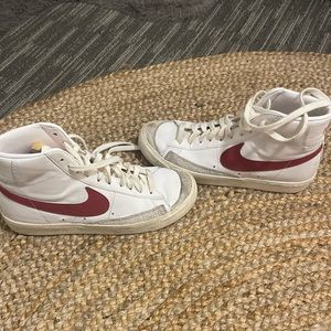 Nike Mid Blazer ‘77 Brick Red